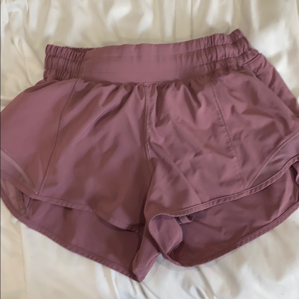 Size 2 Lululemon Hotty Hot Shorts 2.5”
